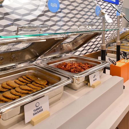 Holiday Inn Express Hotel & Suites Canton By Ihg Bagian luar foto