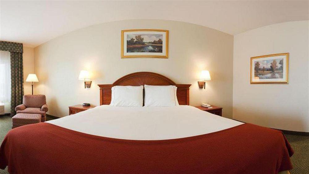 Holiday Inn Express Hotel & Suites Canton By Ihg Bagian luar foto