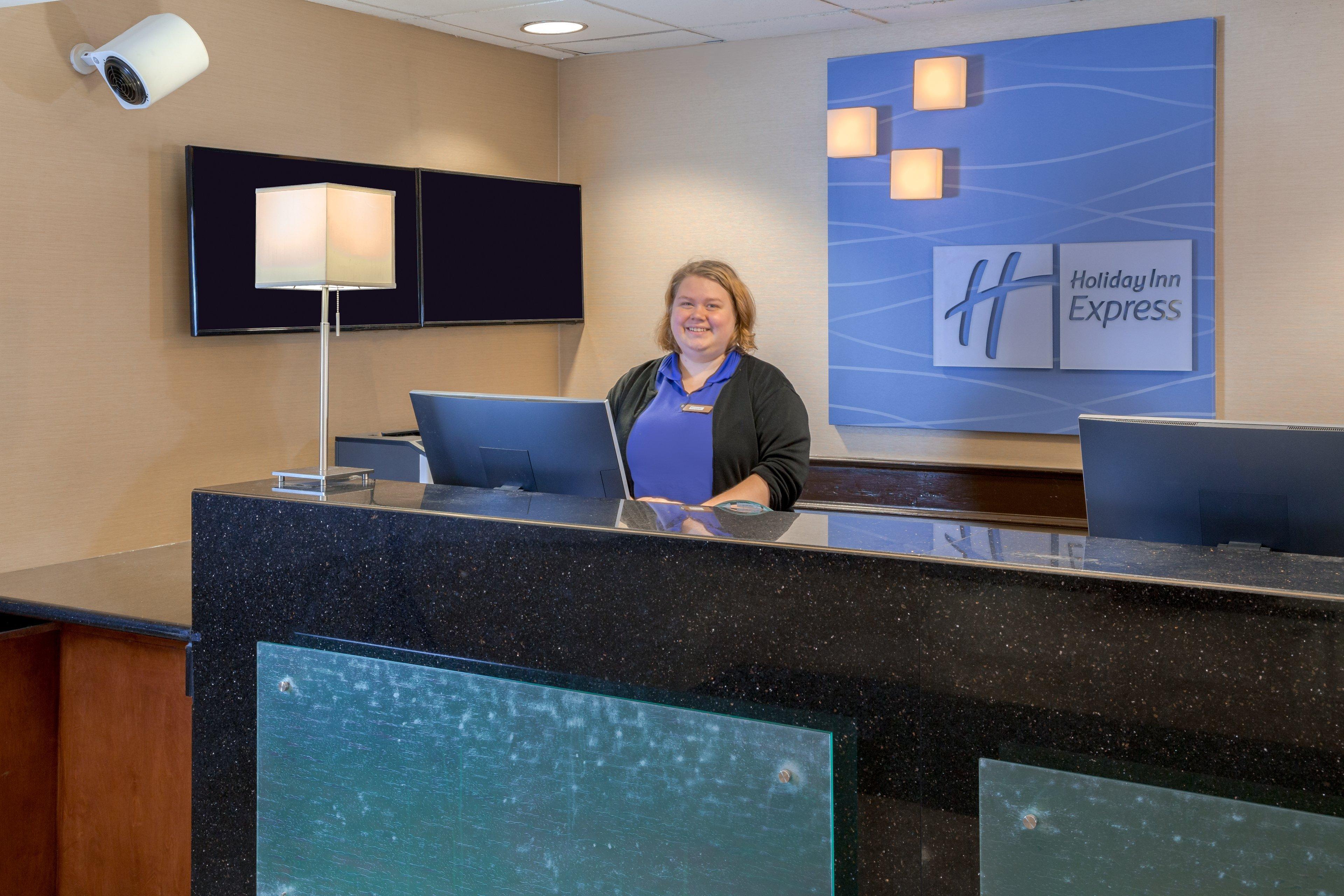 Holiday Inn Express Hotel & Suites Canton By Ihg Bagian luar foto
