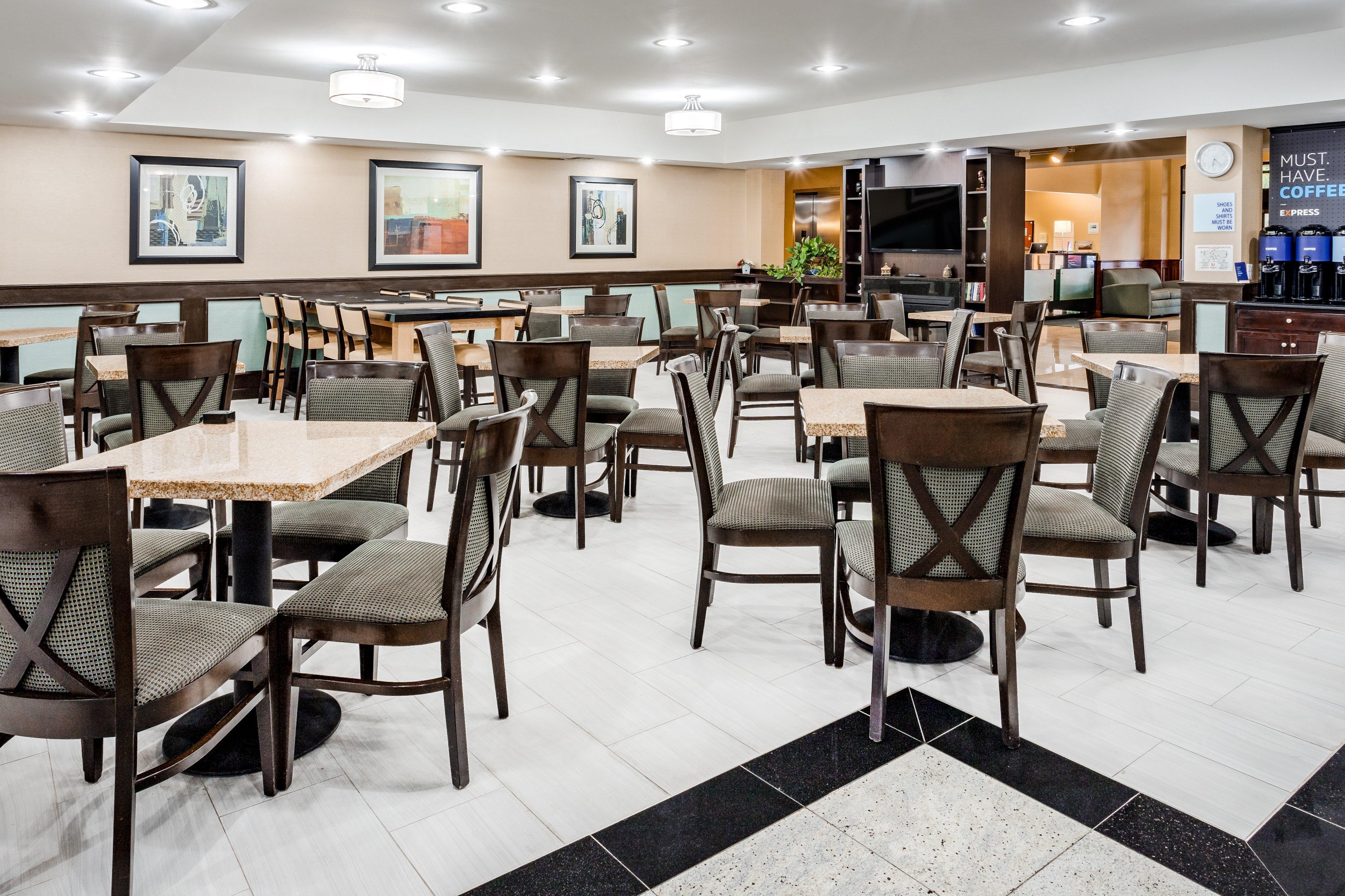 Holiday Inn Express Hotel & Suites Canton By Ihg Bagian luar foto