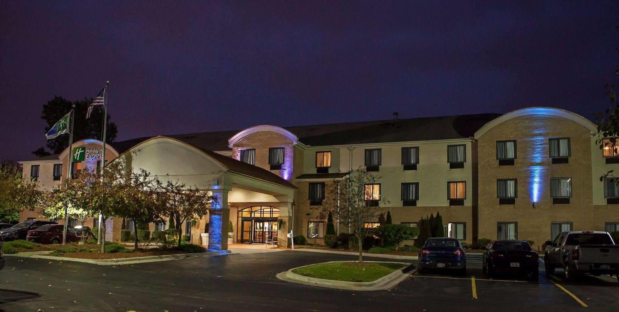 Holiday Inn Express Hotel & Suites Canton By Ihg Bagian luar foto