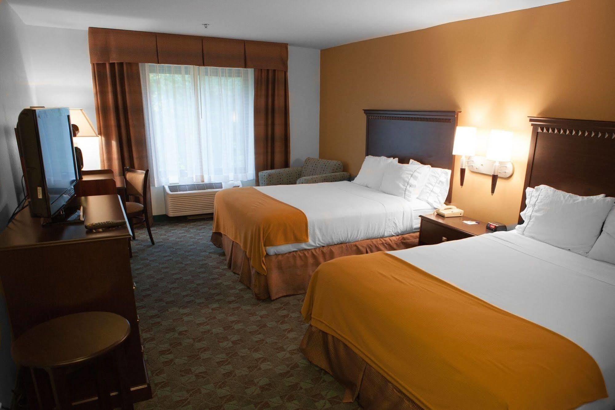 Holiday Inn Express Hotel & Suites Canton By Ihg Bagian luar foto