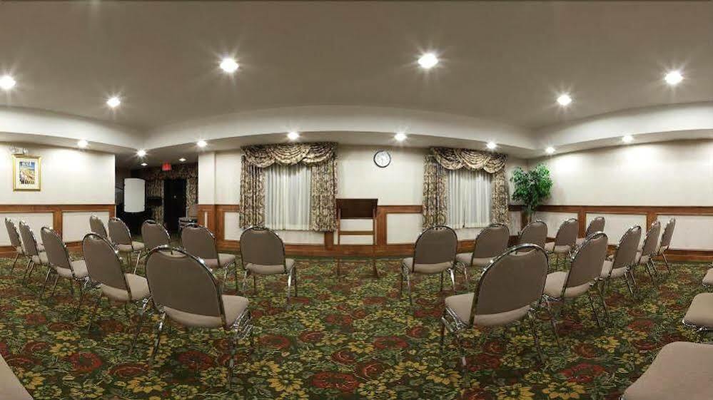Holiday Inn Express Hotel & Suites Canton By Ihg Bagian luar foto