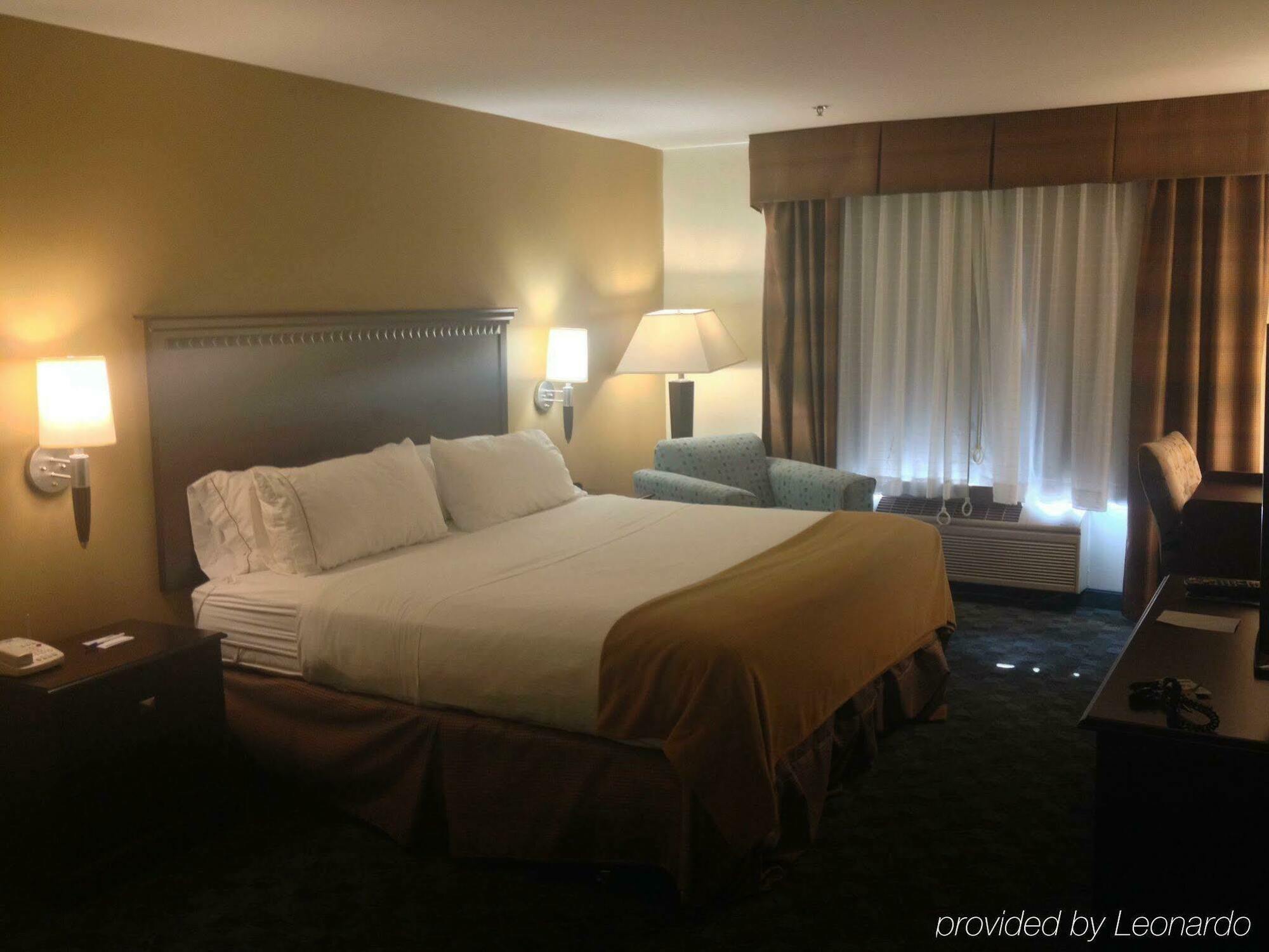 Holiday Inn Express Hotel & Suites Canton By Ihg Bagian luar foto