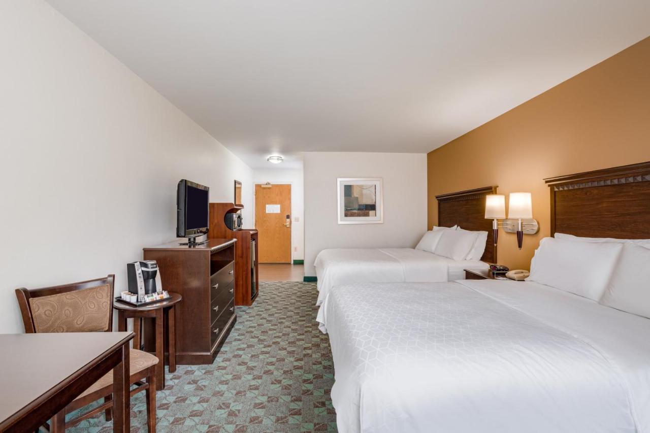 Holiday Inn Express Hotel & Suites Canton By Ihg Bagian luar foto